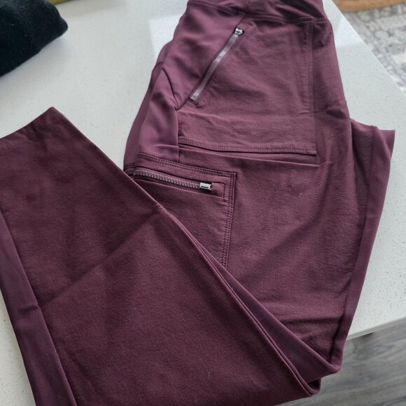 Athleta Headlands Hybrid Cargo Tight in Spiced Cabernet. 8P - Picture 2 of 3